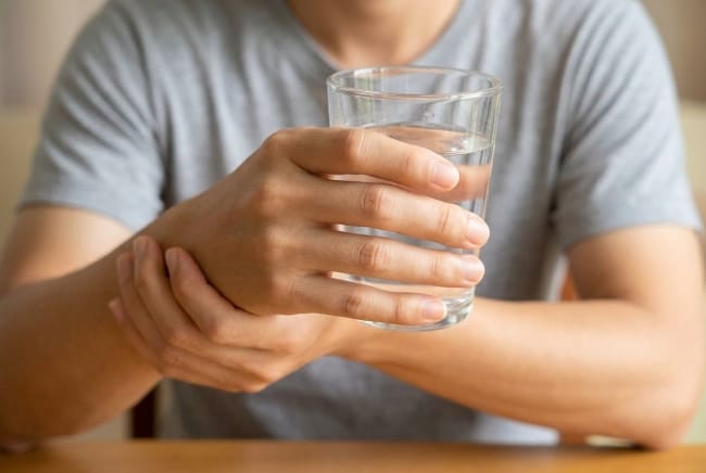 6 Penyebab Parkinson di Usia Muda yang Perlu Diketahui - Alodokter