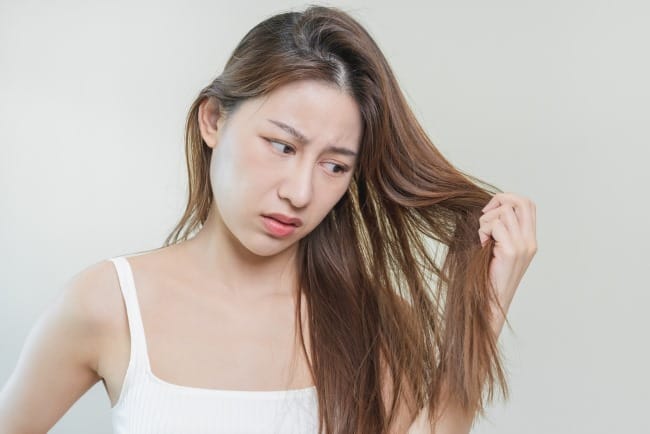 Rambut Menua, Ini Ciri-Ciri dan Cara Mengatasinya - Alodokter