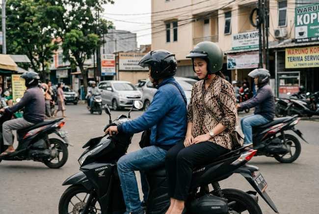 Naik Motor Saat Hamil Trimester 1, Amankah untuk Ibu dan Janin? - Alodokter