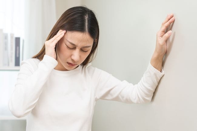 8 Cara Menyembuhkan Pusing dan Sakit Kepala karena Maag dan Asam Lambung - Alodokter