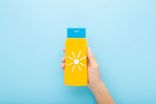 9 Sunscreen untuk Kulit Sensitif yang Cocok Digunakan Setiap Hari - Alodokter