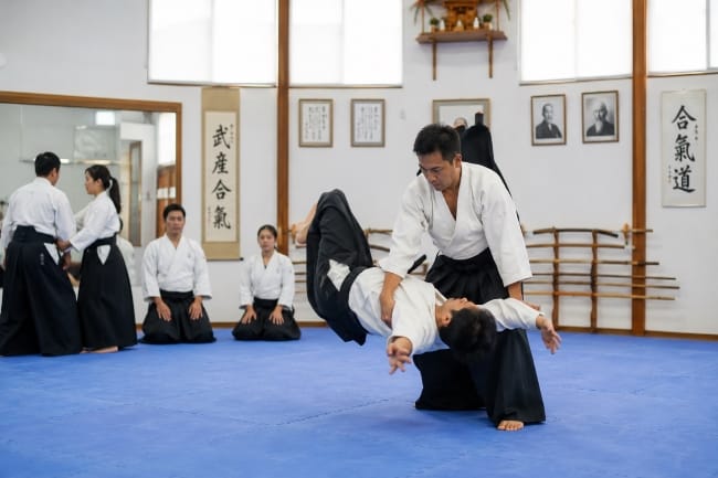 Aikido, Ini Teknik Dasar dan Manfaatnya untuk Kesehatan Tubuh - Alodokter
