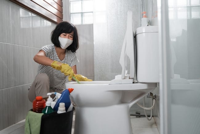 10 Pembersih Kamar Mandi Terbaik untuk Hasil Bersih Maksimal - Alodokter