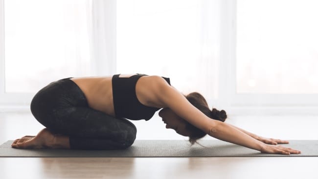 Child Pose Yoga, Pose Istirahat untuk Meredakan Pegal dan Stres - Alodokter