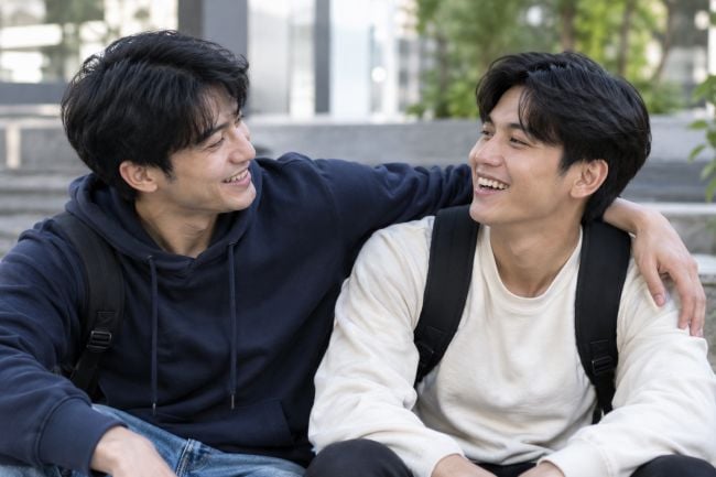 Bromance, Persahabatan Pria yang Sering Disalahpahami - Alodokter