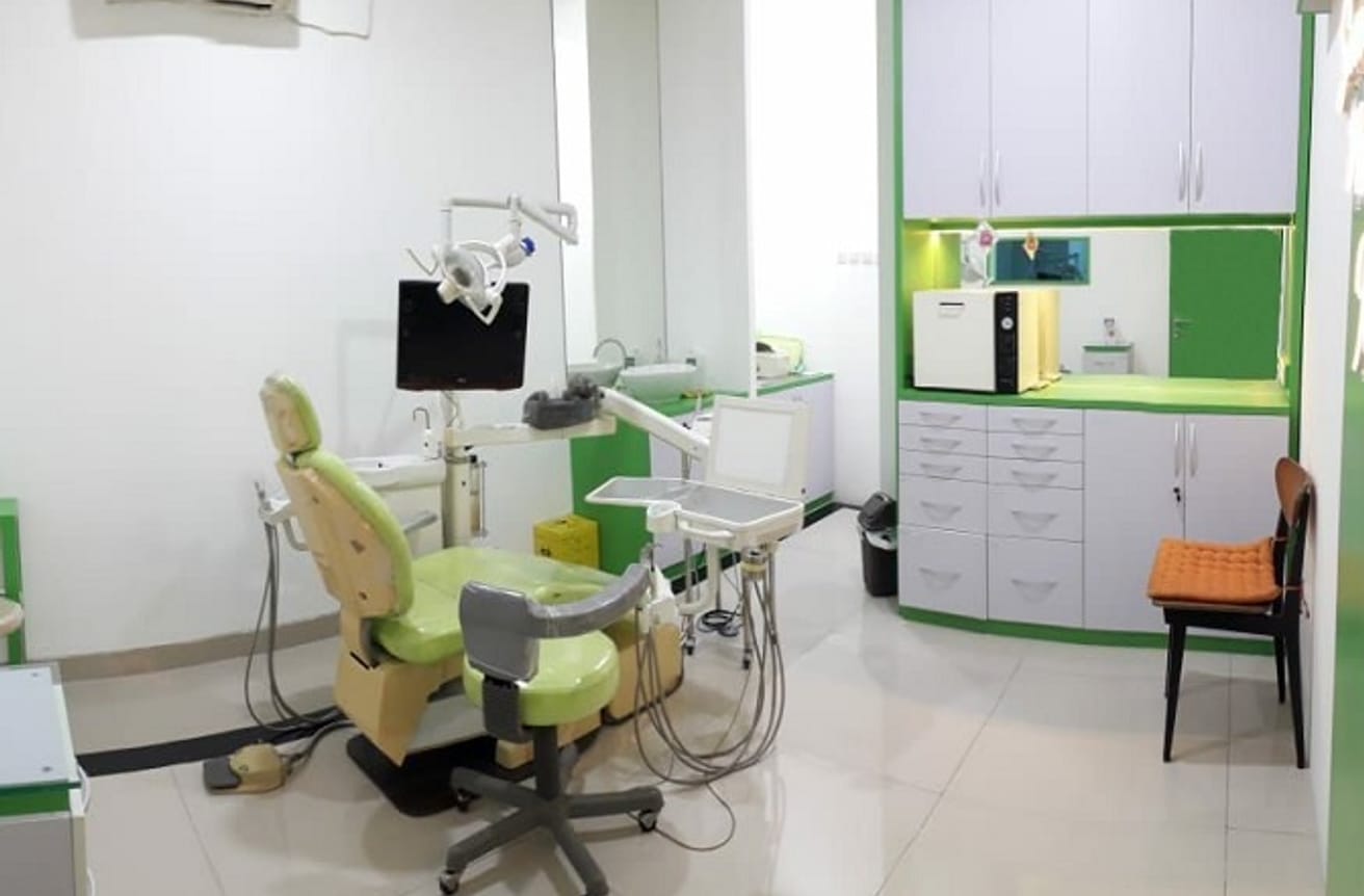 J Smile Dental Kemanggisan